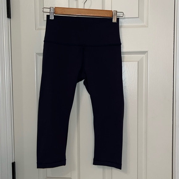 Lululemon Midnight Navy Wunder Under Hi-Rise 1/2 Tight Full-On Luxtreme 17" Sz 6 - Picture 1 of 13